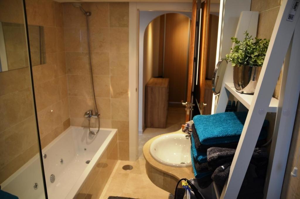 Penthouse Mit Privatem Jacuzzi In Marbella - La Mairena Apartment Ojén Екстериор снимка