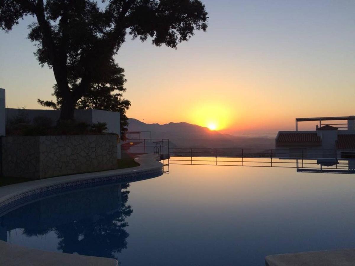 Penthouse Mit Privatem Jacuzzi In Marbella - La Mairena Apartment Ojén Екстериор снимка