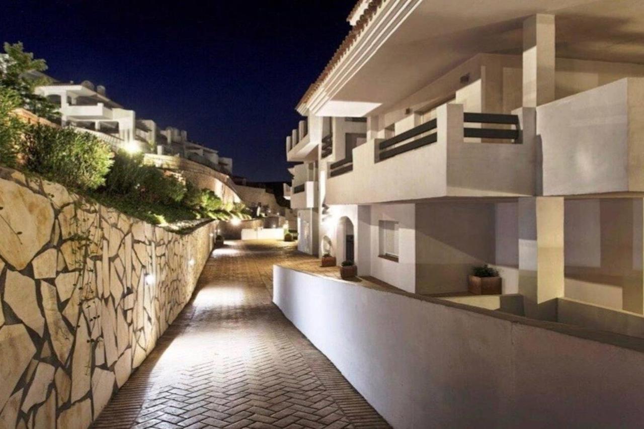 Penthouse Mit Privatem Jacuzzi In Marbella - La Mairena Apartment Ojén Екстериор снимка